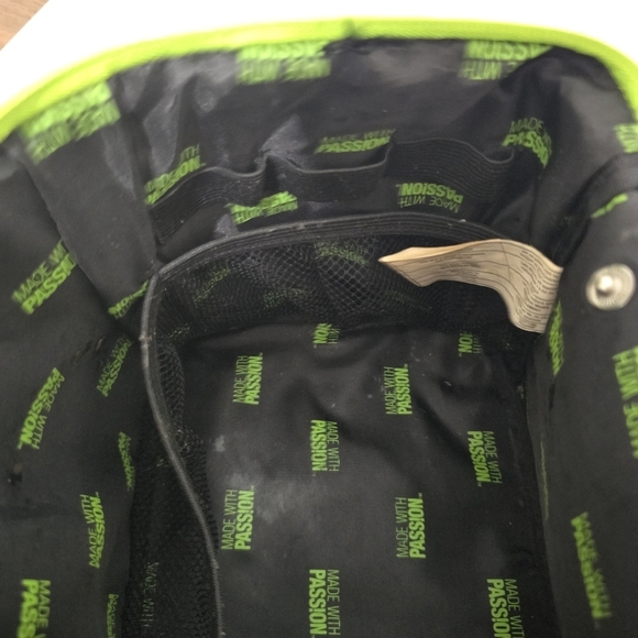 ⭐️40% Off⭐️ The Body Shop Vintage Train Case - Picture 5 of 14